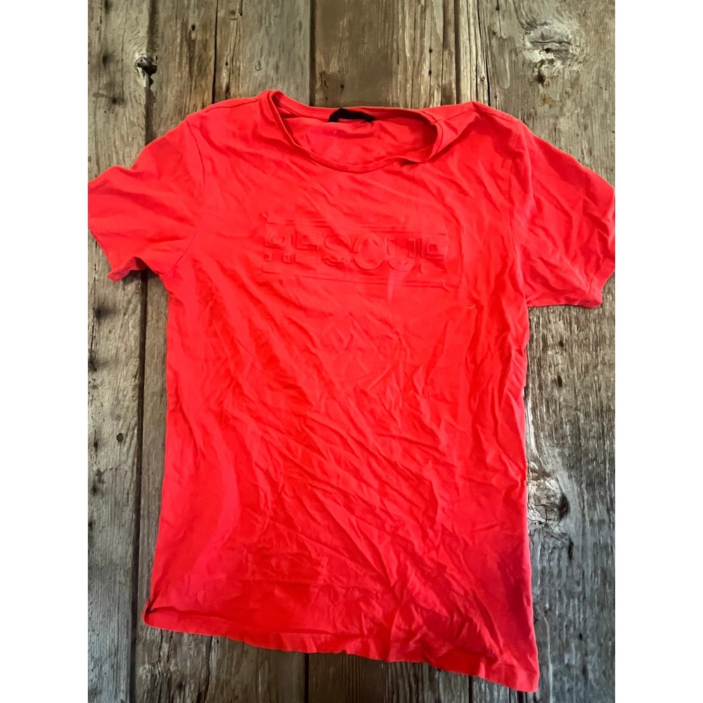 LCW Casual Mens Red Rescue Embossed Graphic T-Shirt Short Sleeve Size S